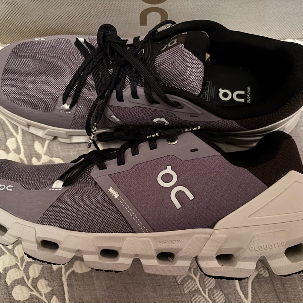 On Running Mens Athletic Shoes in Purple and Black